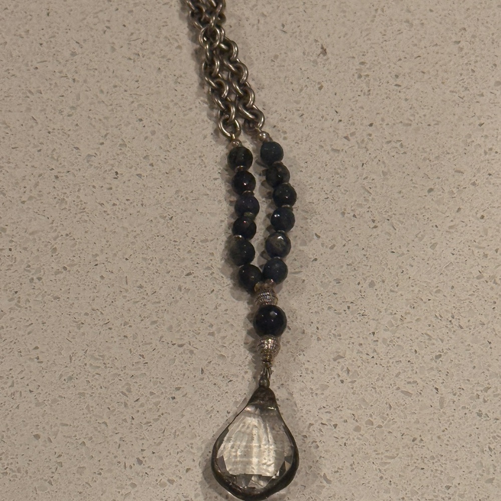 Elegant Silver and Black Necklace with Minimalist Pendant - Picture 2 of 2